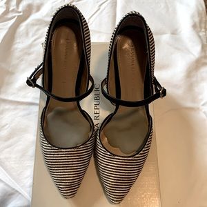 Banana Republic Kennedy Heels